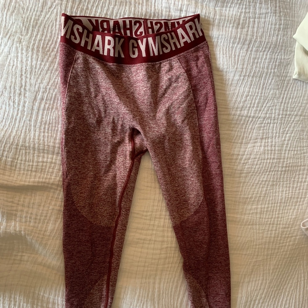 Gym shark leggings